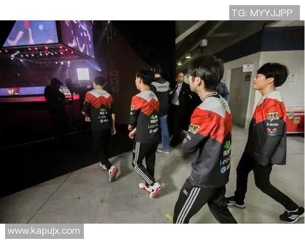 全球总决赛积分榜更新WE战队以63分稳居S15电竞首位 全球总决赛积分榜更新WE战队以63分稳居S15电竞首位